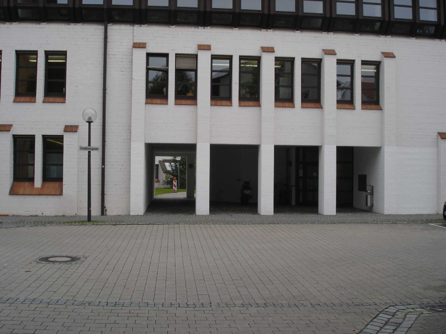 Arkaden: Zugang und Zufahrt zum Innenhof des Amtsgerichts Ulm